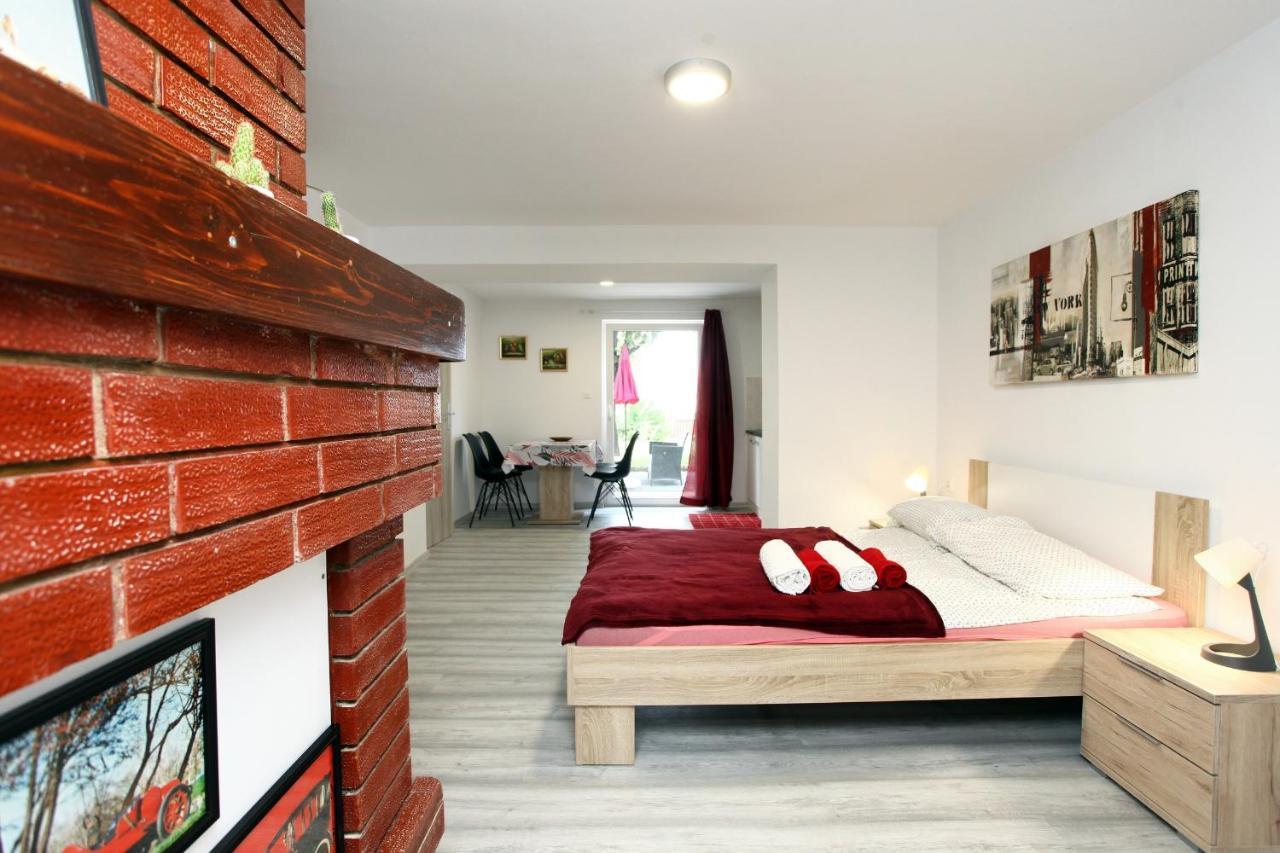 Hilltop Apartments Red & Blue Порторож Екстер'єр фото