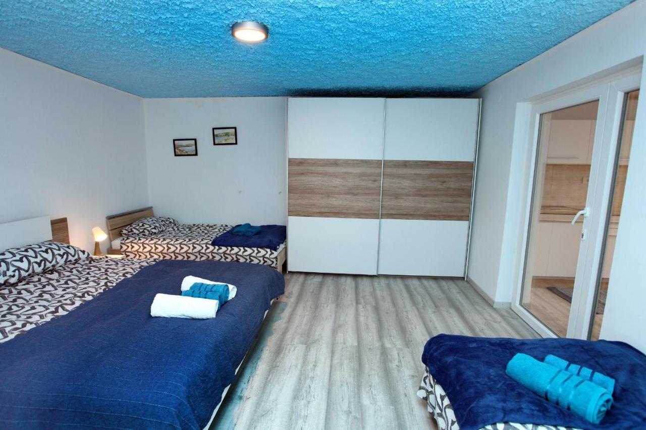 Hilltop Apartments Red & Blue Порторож Екстер'єр фото